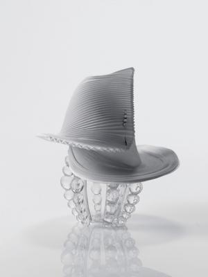 イッセイミヤケから3D成形の新ハット、三嶋りつ惠のグラスワークスとともに