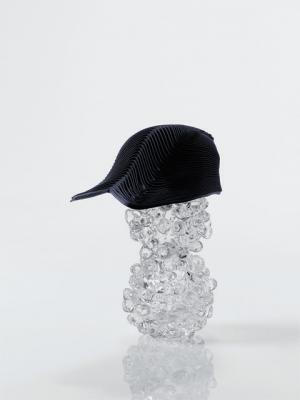 イッセイミヤケから3D成形の新ハット、三嶋りつ惠のグラスワークスとともに