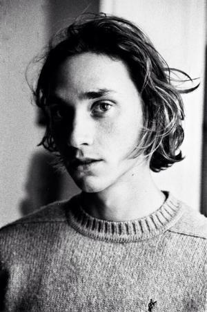 19歳でモデルからのブランドまでを手掛ける芸術家、ジュリアン・クリンスウィックスが初の海外個展