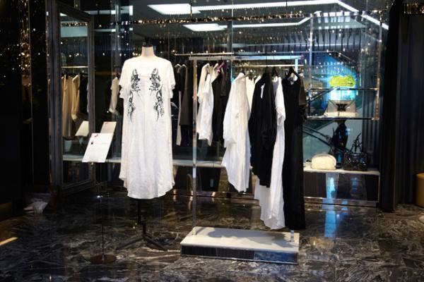 聖なる大麻布「麻世妙」でヨウジ、ミナ、mame、ケイタら伊勢丹限定アイテムを披露