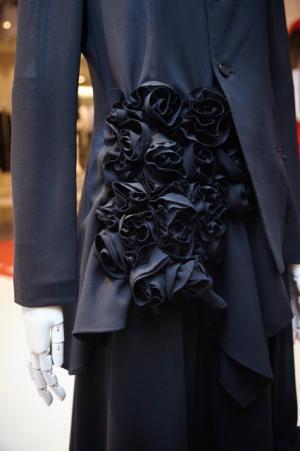 聖なる大麻布「麻世妙」でヨウジ、ミナ、mame、ケイタら伊勢丹限定アイテムを披露