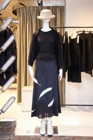 聖なる大麻布「麻世妙」でヨウジ、ミナ、mame、ケイタら伊勢丹限定アイテムを披露