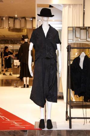 聖なる大麻布「麻世妙」でヨウジ、ミナ、mame、ケイタら伊勢丹限定アイテムを披露