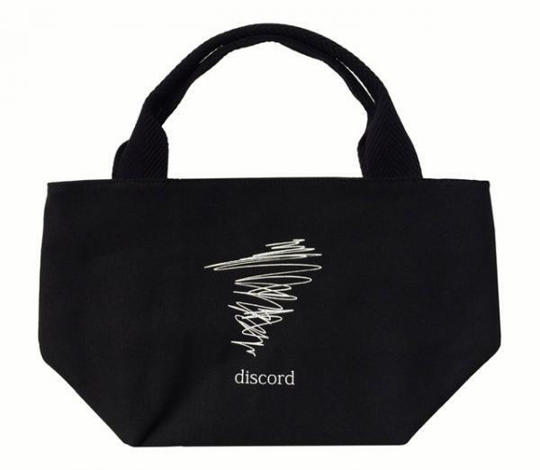 ヨウジヤマモト「ディスコード」、限定西陣織で編み込まれた銀の和紙バッグ発売