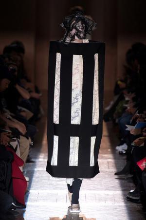 コムデギャルソンの「さようなら」【2015-16秋冬ウィメンズ】