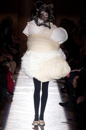 コムデギャルソンの「さようなら」【2015-16秋冬ウィメンズ】