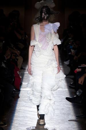 コムデギャルソンの「さようなら」【2015-16秋冬ウィメンズ】