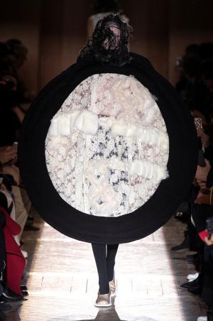 コムデギャルソンの「さようなら」【2015-16秋冬ウィメンズ】