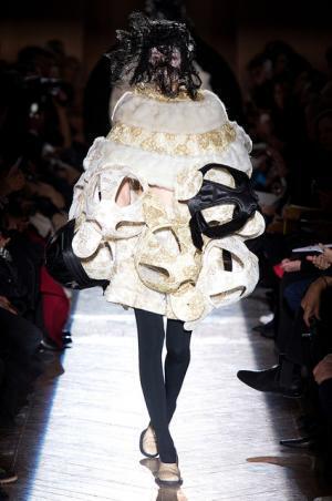 コムデギャルソンの「さようなら」【2015-16秋冬ウィメンズ】