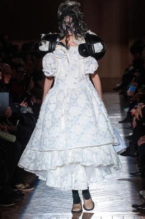 コムデギャルソンの「さようなら」【2015-16秋冬ウィメンズ】