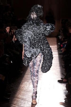 コムデギャルソンの「さようなら」【2015-16秋冬ウィメンズ】