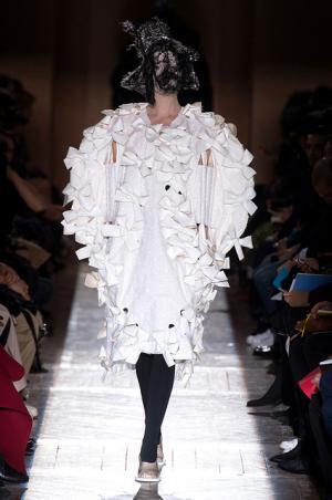 コムデギャルソンの「さようなら」【2015-16秋冬ウィメンズ】