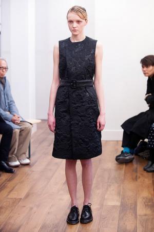 黒が増すノワール・ケイニノミヤ、初のショーで発表【2015-16秋冬ウィメンズ】