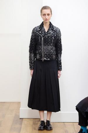 黒が増すノワール・ケイニノミヤ、初のショーで発表【2015-16秋冬ウィメンズ】