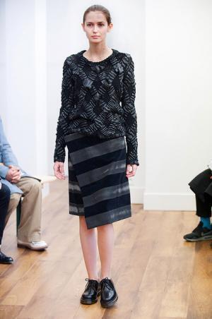 黒が増すノワール・ケイニノミヤ、初のショーで発表【2015-16秋冬ウィメンズ】