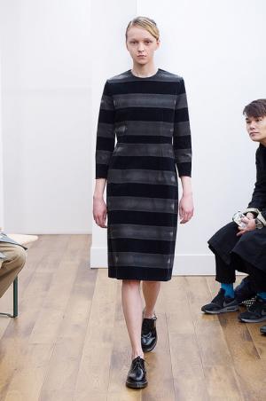 黒が増すノワール・ケイニノミヤ、初のショーで発表【2015-16秋冬ウィメンズ】