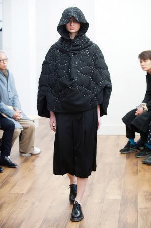 黒が増すノワール・ケイニノミヤ、初のショーで発表【2015-16秋冬ウィメンズ】