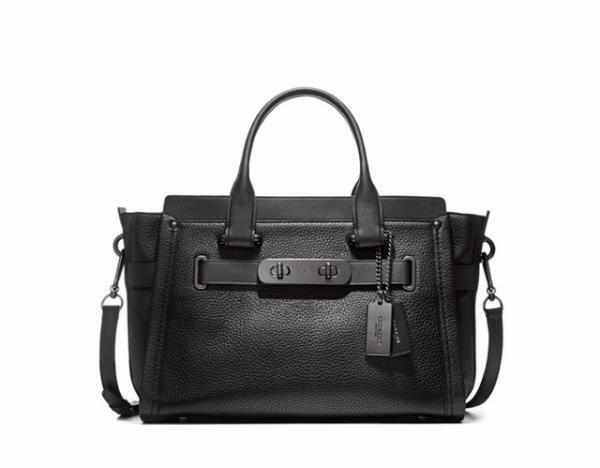 コーチの新作バッグ「スワッガー」を自由なアレンジで楽しむSNSキャンペーン