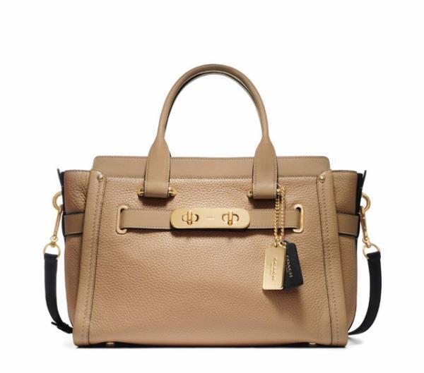 コーチの新作バッグ「スワッガー」を自由なアレンジで楽しむSNSキャンペーン