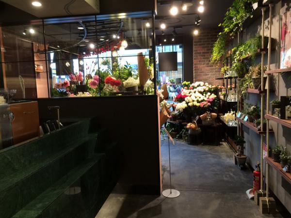 ルクアイーレ、スタバ×青山フラワー、エストネーション等フラワー彩る