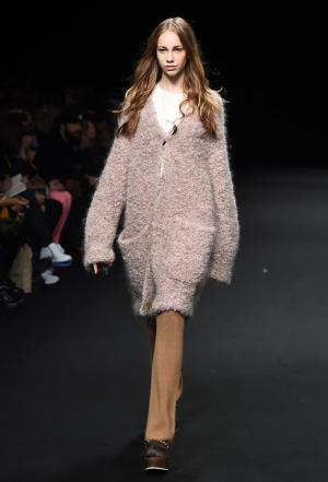 ビューティフルピープルの野生動物に包まるヴァージン【2015-16秋冬ウィメンズ】