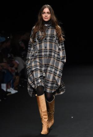 ビューティフルピープルの野生動物に包まるヴァージン【2015-16秋冬ウィメンズ】