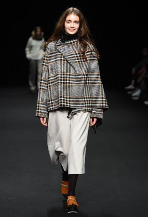 ビューティフルピープルの野生動物に包まるヴァージン【2015-16秋冬ウィメンズ】