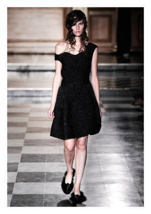 シモーネ・ロシャ“花はまるでファッション”【INTERVIEW】