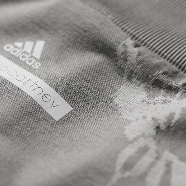 アディダスバイステラ・マッカートニーが10周年限定コレクションを展開