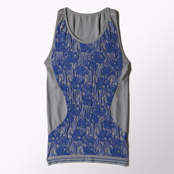 アディダスバイステラ・マッカートニーが10周年限定コレクションを展開