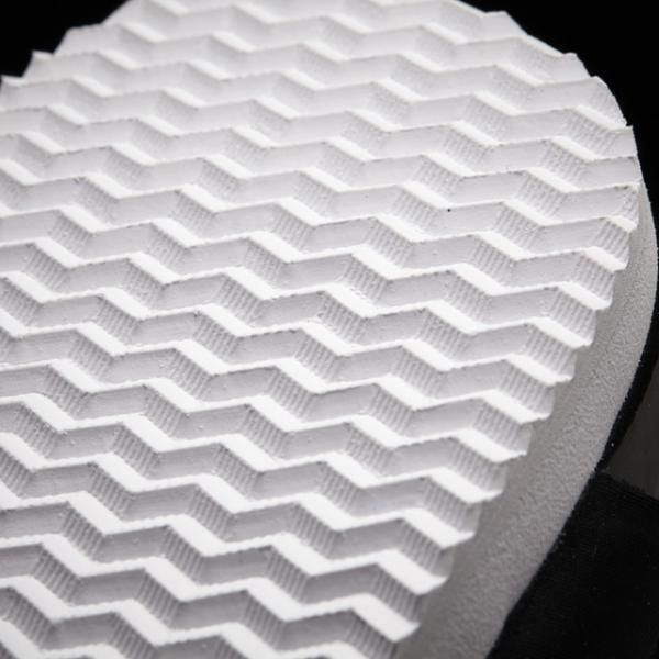 アディダスバイステラ・マッカートニーが10周年限定コレクションを展開