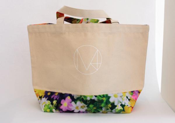 代官山で蜷川実花の“桜”写真展、自身のブランド販売も