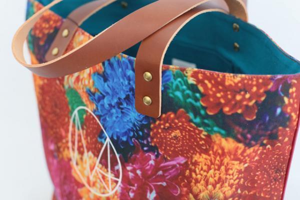 代官山で蜷川実花の“桜”写真展、自身のブランド販売も