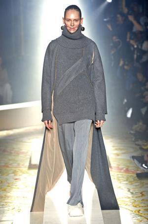 傷まみれのアンダーカバーは痛々しく気持ち良い【2015-16秋冬ウィメンズ】