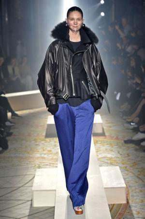 傷まみれのアンダーカバーは痛々しく気持ち良い【2015-16秋冬ウィメンズ】