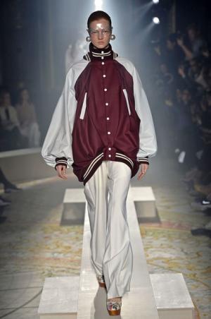 傷まみれのアンダーカバーは痛々しく気持ち良い【2015-16秋冬ウィメンズ】