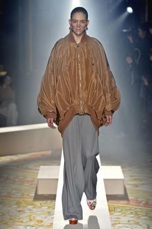 傷まみれのアンダーカバーは痛々しく気持ち良い【2015-16秋冬ウィメンズ】