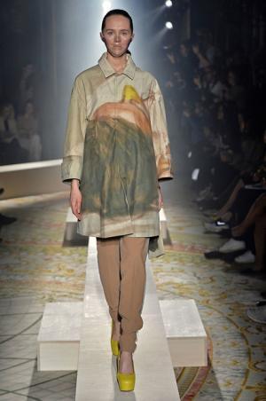 傷まみれのアンダーカバーは痛々しく気持ち良い【2015-16秋冬ウィメンズ】