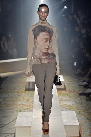 傷まみれのアンダーカバーは痛々しく気持ち良い【2015-16秋冬ウィメンズ】