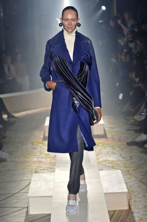 傷まみれのアンダーカバーは痛々しく気持ち良い【2015-16秋冬ウィメンズ】