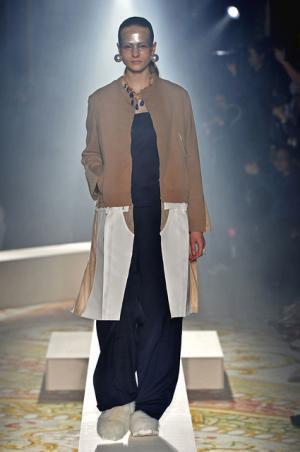 傷まみれのアンダーカバーは痛々しく気持ち良い【2015-16秋冬ウィメンズ】