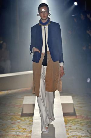 傷まみれのアンダーカバーは痛々しく気持ち良い【2015-16秋冬ウィメンズ】