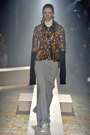 傷まみれのアンダーカバーは痛々しく気持ち良い【2015-16秋冬ウィメンズ】