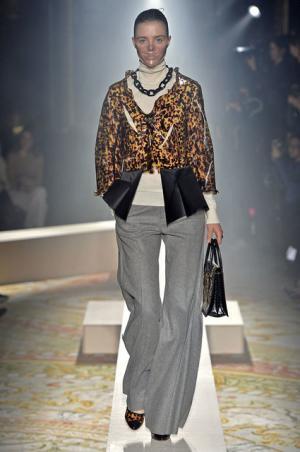 傷まみれのアンダーカバーは痛々しく気持ち良い【2015-16秋冬ウィメンズ】