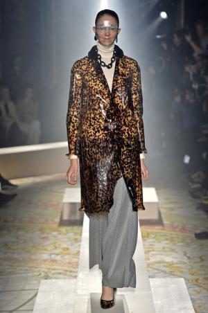 傷まみれのアンダーカバーは痛々しく気持ち良い【2015-16秋冬ウィメンズ】