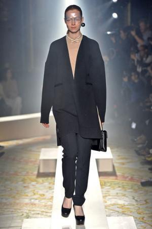 傷まみれのアンダーカバーは痛々しく気持ち良い【2015-16秋冬ウィメンズ】