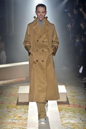 傷まみれのアンダーカバーは痛々しく気持ち良い【2015-16秋冬ウィメンズ】