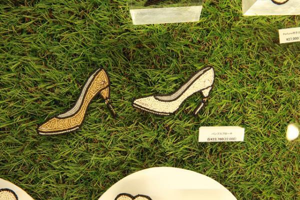 Perfume、新宿伊勢丹でアーカイブ衣装展示や限定アイテム展開。伊勢丹撮影MVも公開