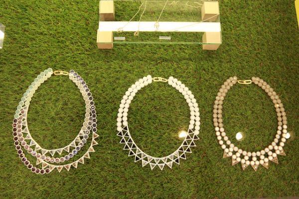 Perfume、新宿伊勢丹でアーカイブ衣装展示や限定アイテム展開。伊勢丹撮影MVも公開