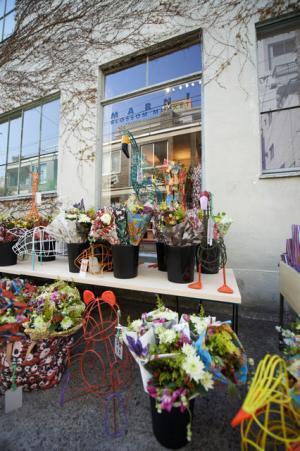 青山でマルニのDNAを感じるブロッサム・マーケット。カスタムTシャツや福島「わらじ組」コラボ等